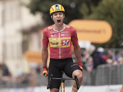 Dversnes gagne en solitaire la 5e étape de Tirreno - Adriatico