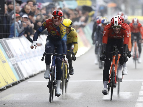 6e étape de Paris - Nice: victoire de Mads Pedersen