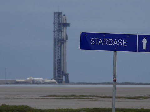 Musk prévoit de lancer sa mégafusée Starship vers Mars fin 2026