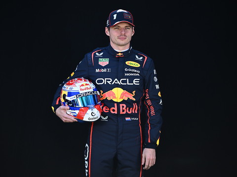 Top départ pour Hamilton et Ferrari, à l'assaut de Verstappen