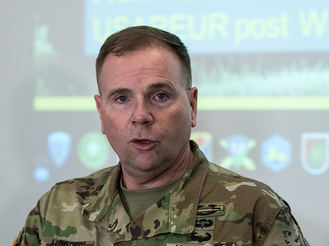 La Suisse doit se préparer à la guerre, selon un ex-général américain