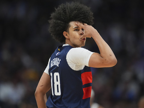 Un George solide aide les Wizards à battre Denver