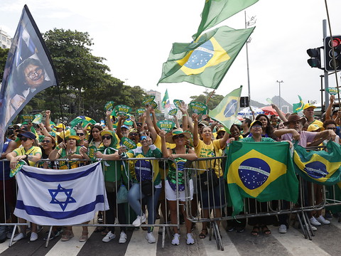 Dans la tourmente judiciaire, Bolsonaro mobilise ses partisans
