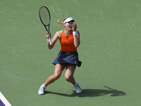 Mirra Andreeva bat la numéro 1 mondiale Aryna Sabalenka en finale