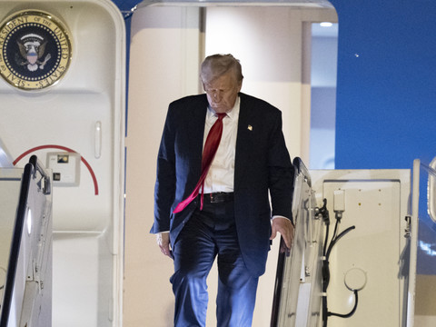 Trump dit qu'il parlera à Poutine mardi, des 