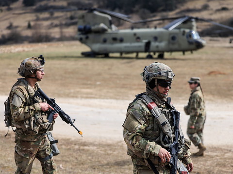 L'interdiction des transgenres dans l'armée américaine suspendue