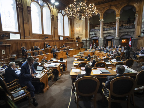 Budget culturel validé, après un long désaccord sur l'art spolié