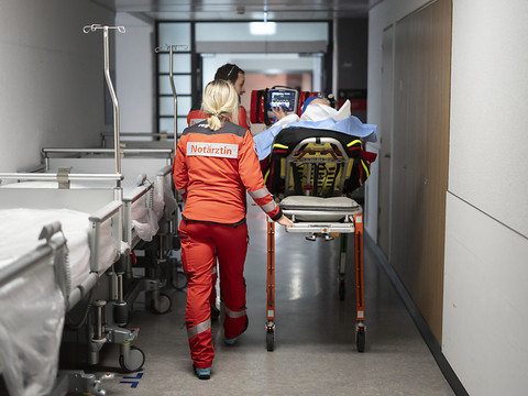 La Suisse doit préparer ses hôpitaux à la guerre