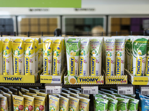 Nestlé ferme une usine et veut céder une autre en Allemagne