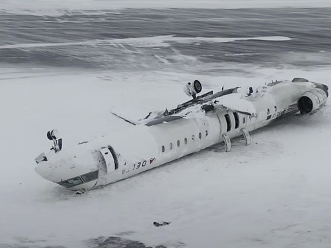 Accident d'avion à Toronto: l'appareil est descendu trop vite