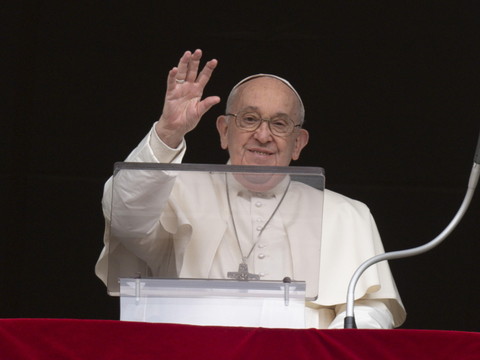 Apparition publique du pape dimanche depuis l'hôpital