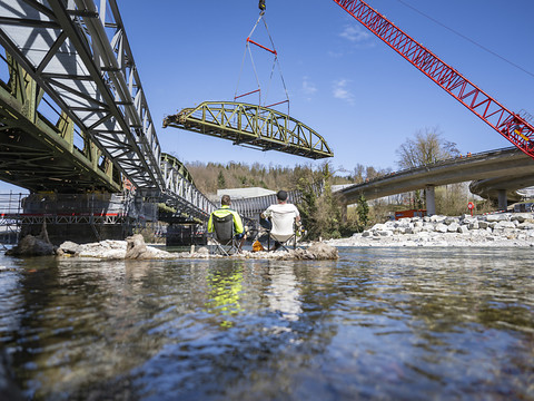 Les CFF assainissent un pont de 185 tonnes près de Lucerne
