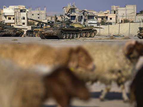 L'armée israélienne frappe à nouveau deux bases militaires en Syrie
