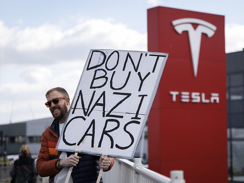 Les ventes de Tesla divisées par deux en Europe