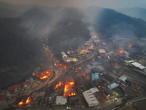 La Corée du Sud fait état de 18 morts dans des feux de forêt