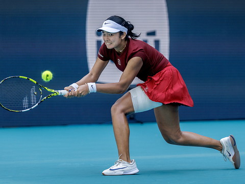 Alexandra Eala sort Iga Swiatek en quart à Miami