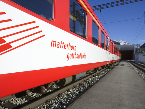 La ligne ferroviaire Täsch-Zermatt rouverte après les éboulements
