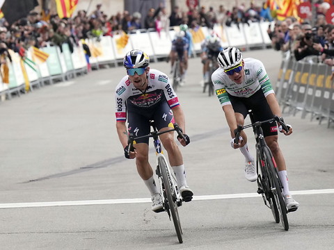 Coup double pour Primoz Roglic.