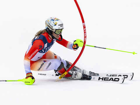 Slalom dames: Pas de globe pour Camille Rast