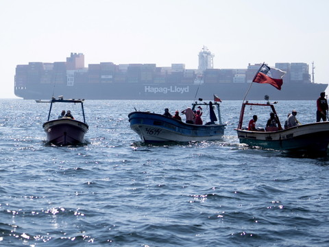 Des pêcheurs tentent de bloquer le principal port du Chili