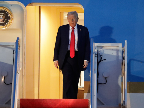Accord sur les minerais: Trump avertit Zelensky contre un rejet