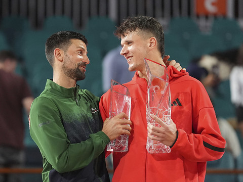 Djokovic privé d'un 100e titre par le jeune Tchèque Mensik