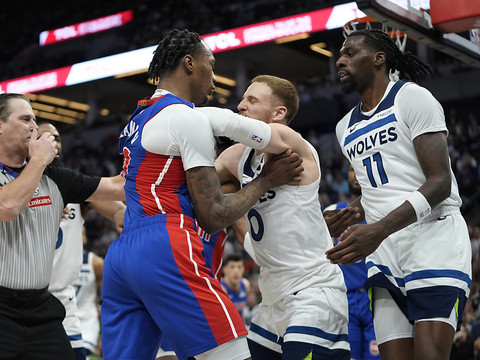 Une bagarre et sept expulsions lors du match Minnesota - Detroit