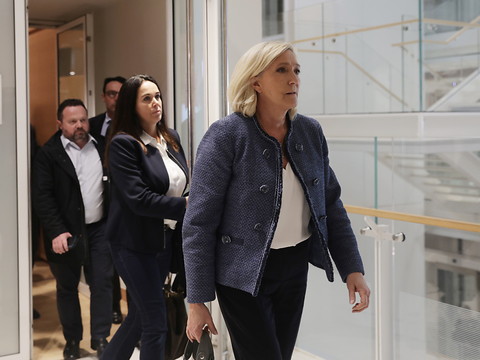 Inéligibilité immédiate pour Le Pen, condamnée à deux ans de prison
