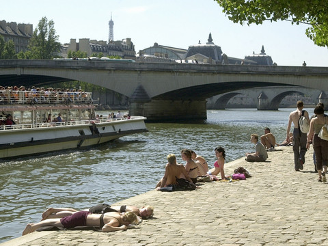 Baignade dans la Seine: acteurs de l'industrie fluviale inquiets