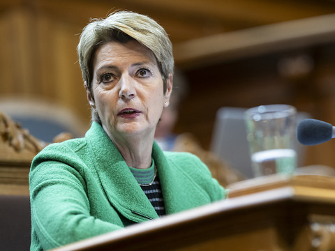 Karin Keller-Sutter réagit à l'annonce des droits de douane