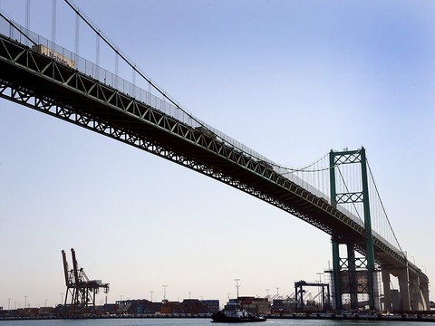Le déficit commercial des Etats-Unis encore massif en février