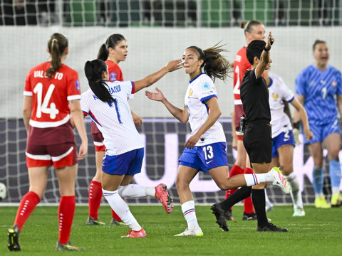 La Suisse s'incline 2-0 face à la France à St-Gall
