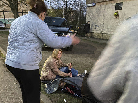 L'Ukraine endeuillée par une frappe russe, 18 morts dont 9 enfants