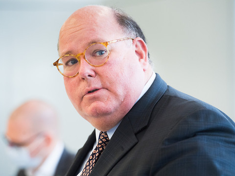 Droits de douane: l'ex-ambassadeur US en Suisse McMullen optimiste