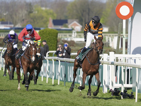 Grand National: Nick Rockett s'impose devant le vainqueur 2024