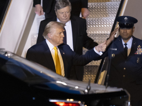 Droits de douane: les bourses dévissent encore à l'unisson