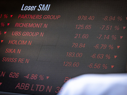 Le SMI choit sous les 11'000 points dans les premiers échanges