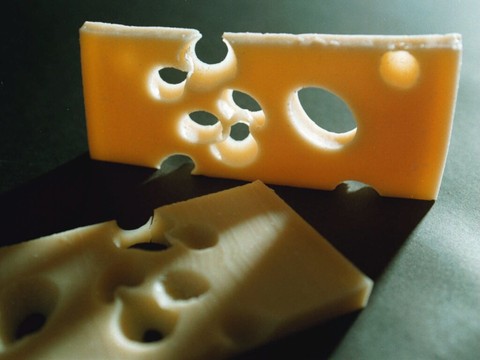 Les trous de l'Emmental sauvés par la poudre de foin