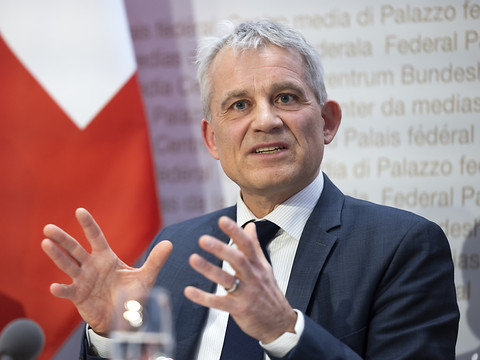 Une commission s'oppose à la fin des adoptions internationales
