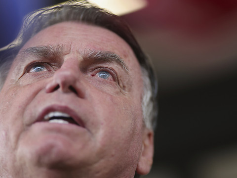 Bolsonaro hospitalisé pour de fortes douleurs à l'abdomen