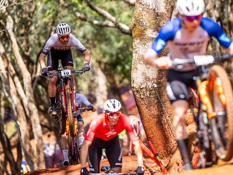 Nicole Koller 2e et Nino Schurter 3e en short-track