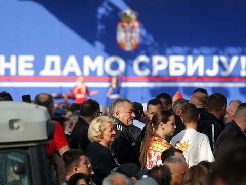 Vucic rassemble ses soutiens pour 