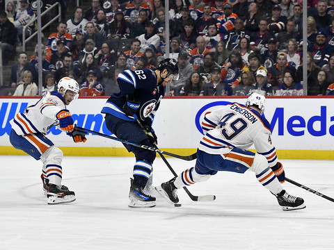 Nino Niederreiter et les Jets remportent la saison régulière