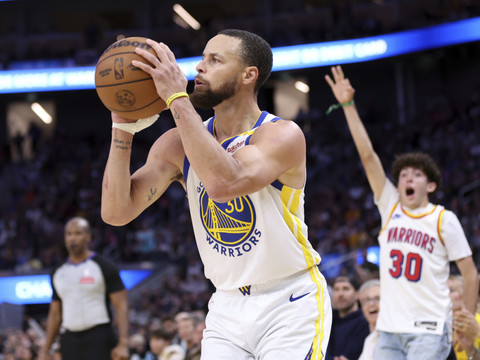 James Harden éclipse Stephen Curry