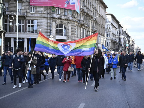 LGBT+ et binationaux: nouveau tour de vis adopté en Hongrie