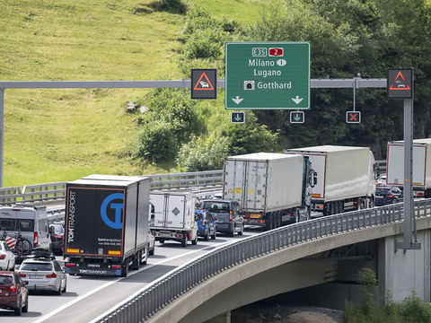 Bouchons et perturbations attendus sur les routes suisses à Pâques