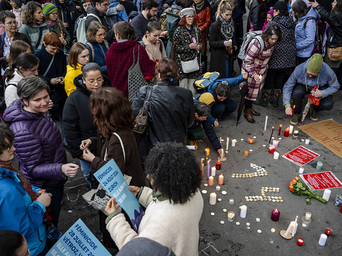 Rassemblement de soutien à Fribourg après le féminicide d'Epagny