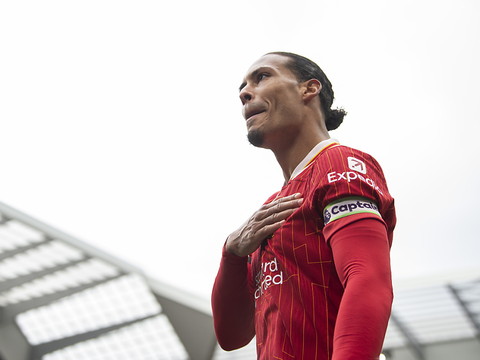 Virgil van Dijk prolonge de deux saisons avec Liverpool