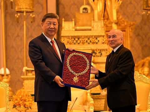 Xi Jinping au Cambodge pour resserrer les liens face à Trump