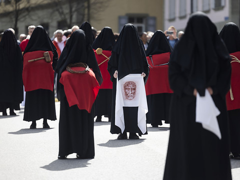 Des processions religieuses en pays catholiques